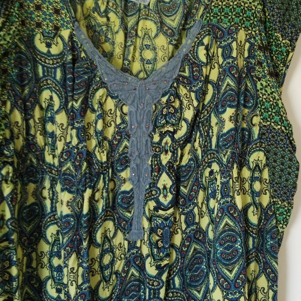 Blouse - Picture 2 of 3
